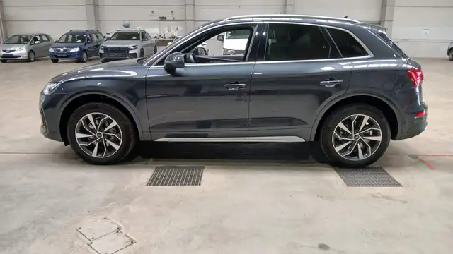 Audi Q5 view 4