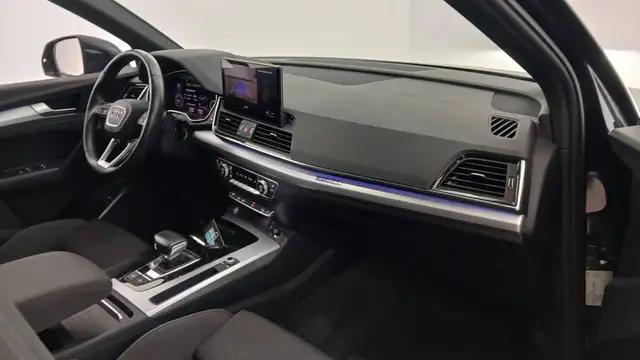 Audi Q5 view 10