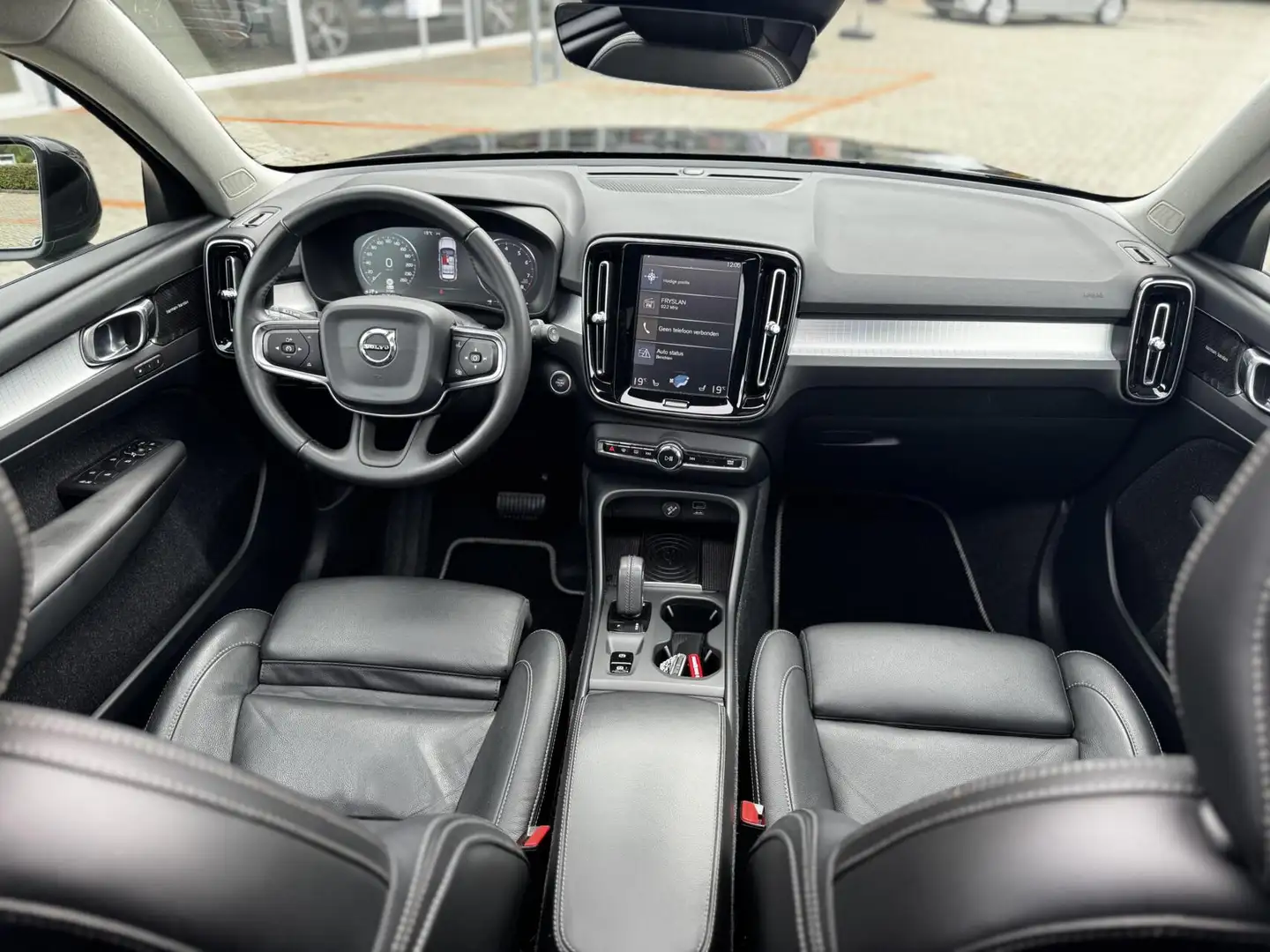 Volvo XC40 2.0 T5 AWD Momentum|248PK|Harman&Kardon|Pano|ACC| Noir - 2