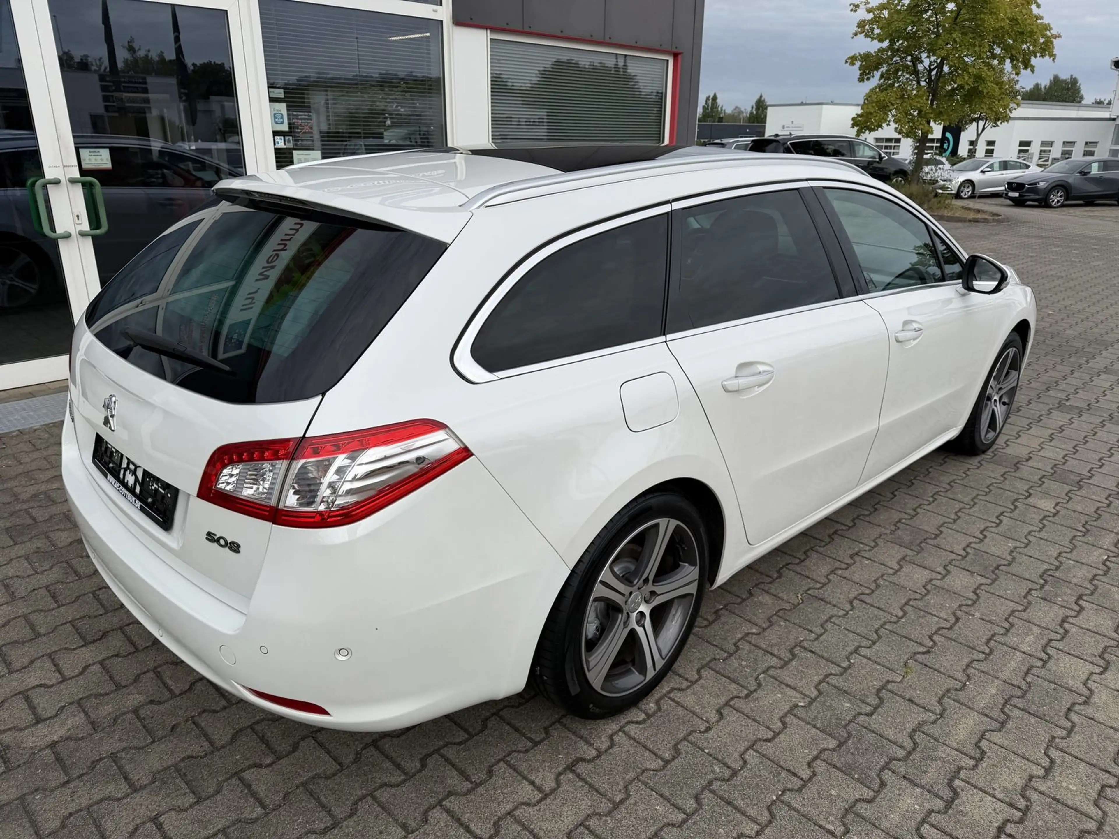 Peugeot 508 2.0 AT Blue HDI SW Allure LED Pano Navi Voll — photo 3