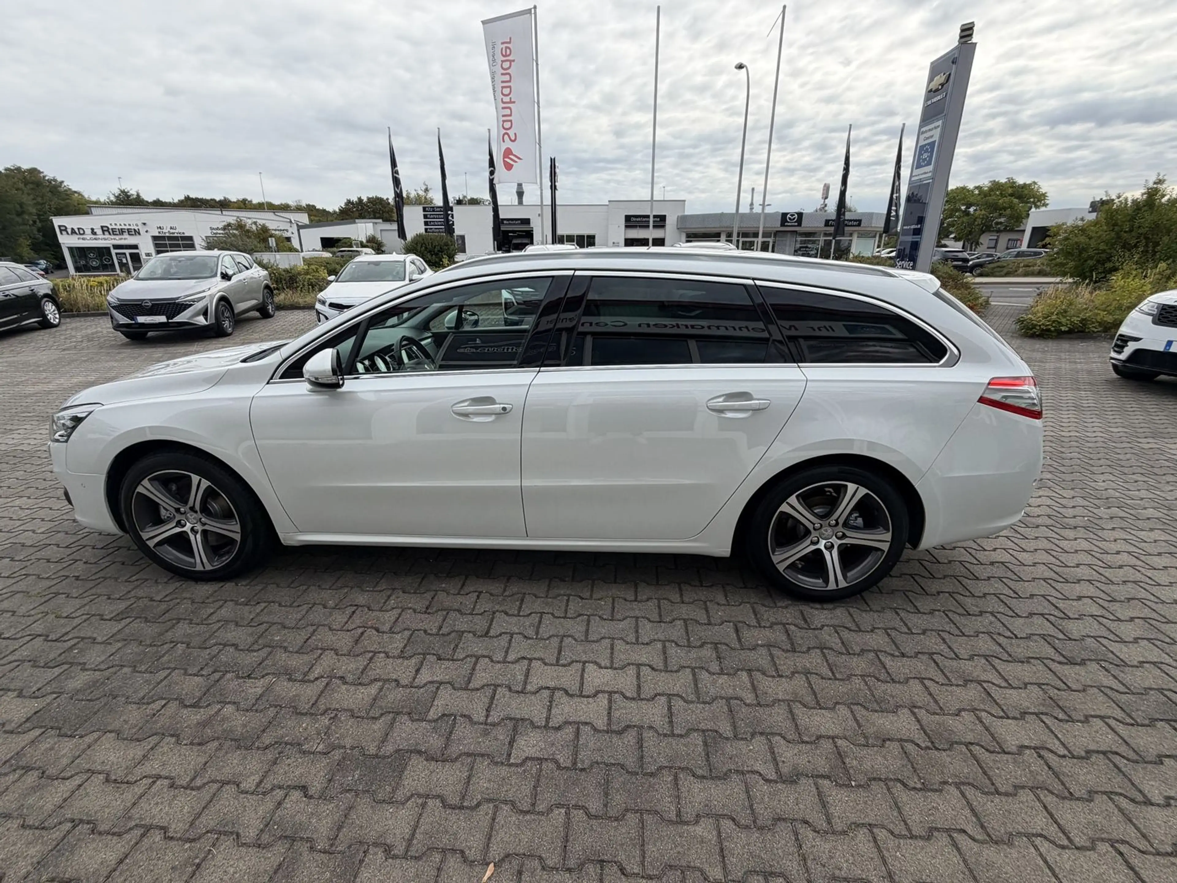 Peugeot 508 2.0 AT Blue HDI SW Allure LED Pano Navi Voll — photo 6