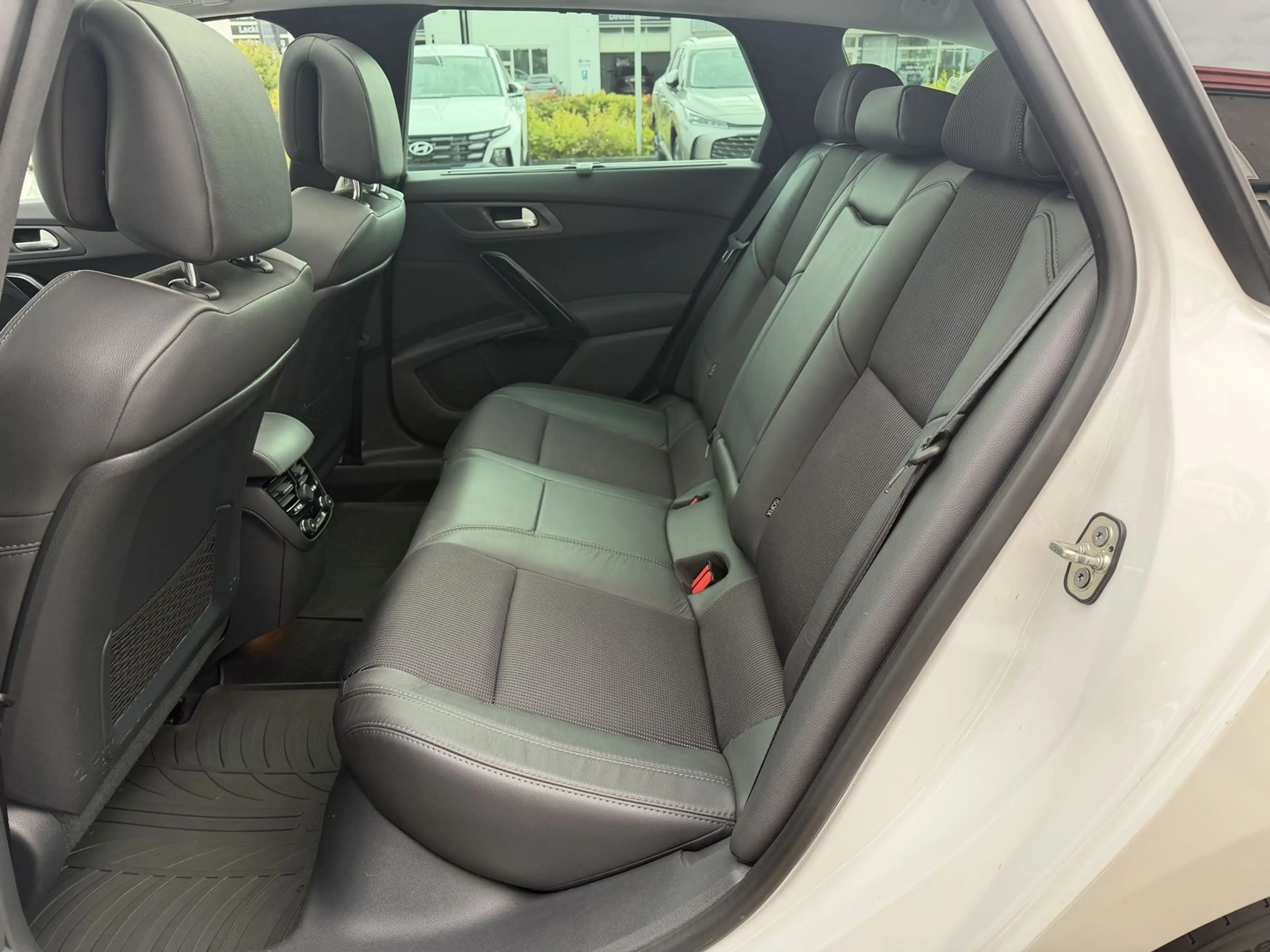 Peugeot 508 2.0 AT Blue HDI SW Allure LED Pano Navi Voll — photo 14
