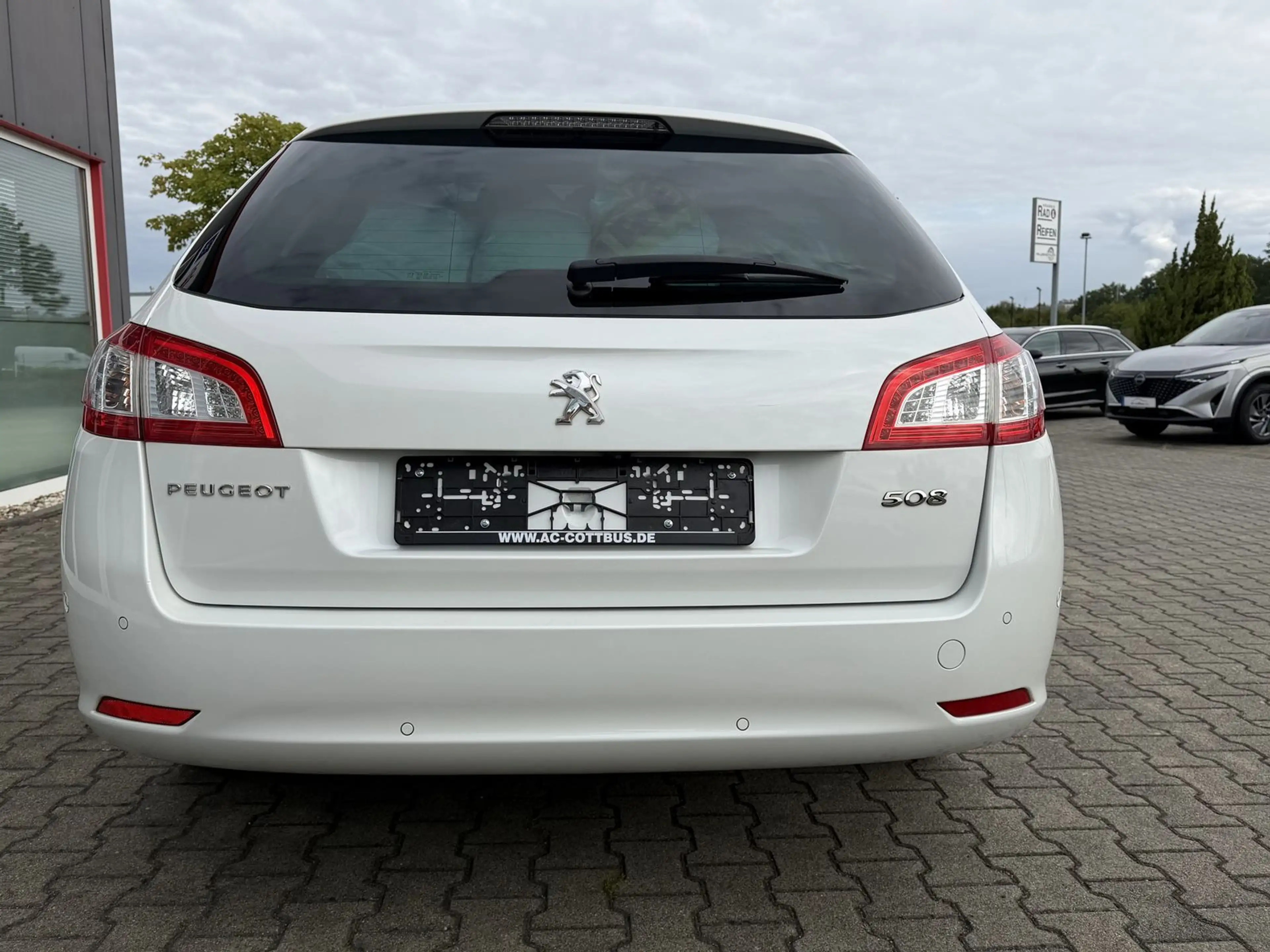 Peugeot 508 2.0 AT Blue HDI SW Allure LED Pano Navi Voll — photo 4