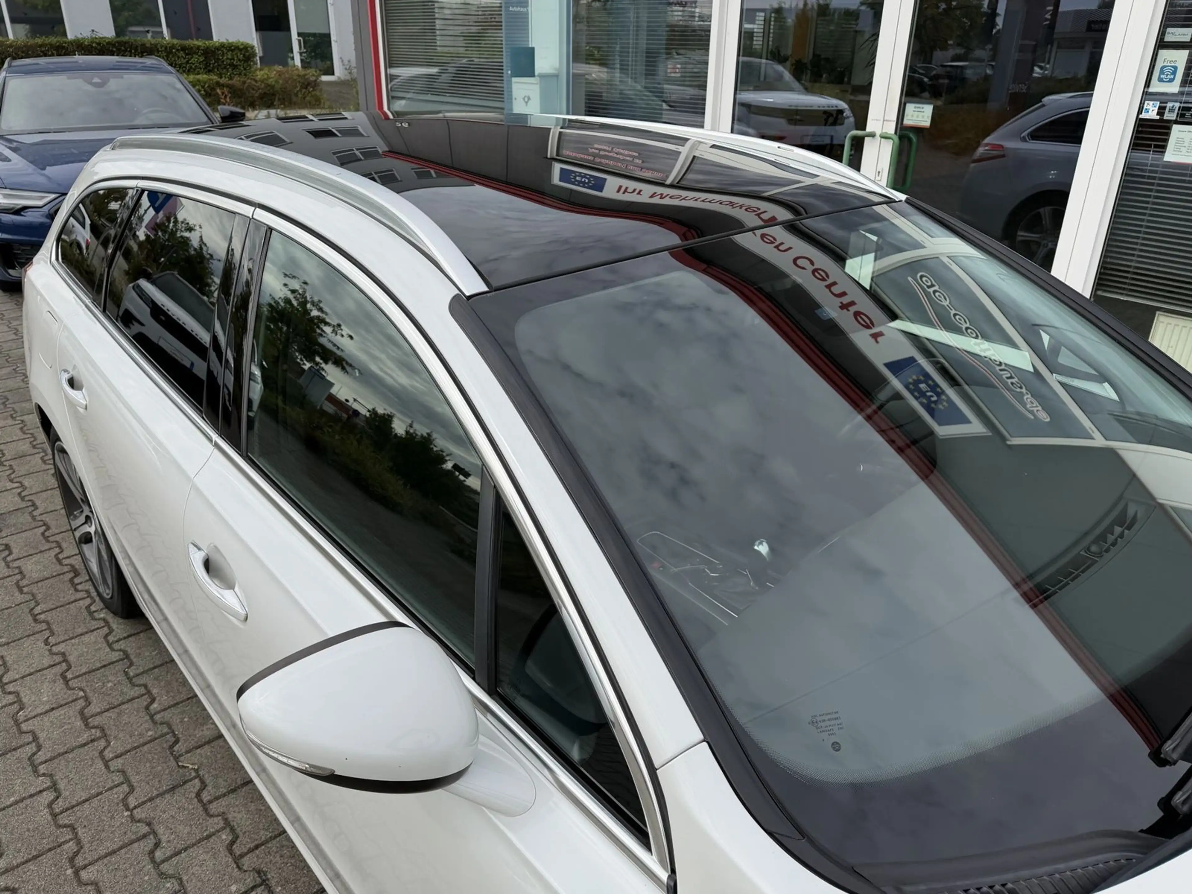 Peugeot 508 2.0 AT Blue HDI SW Allure LED Pano Navi Voll — photo 10