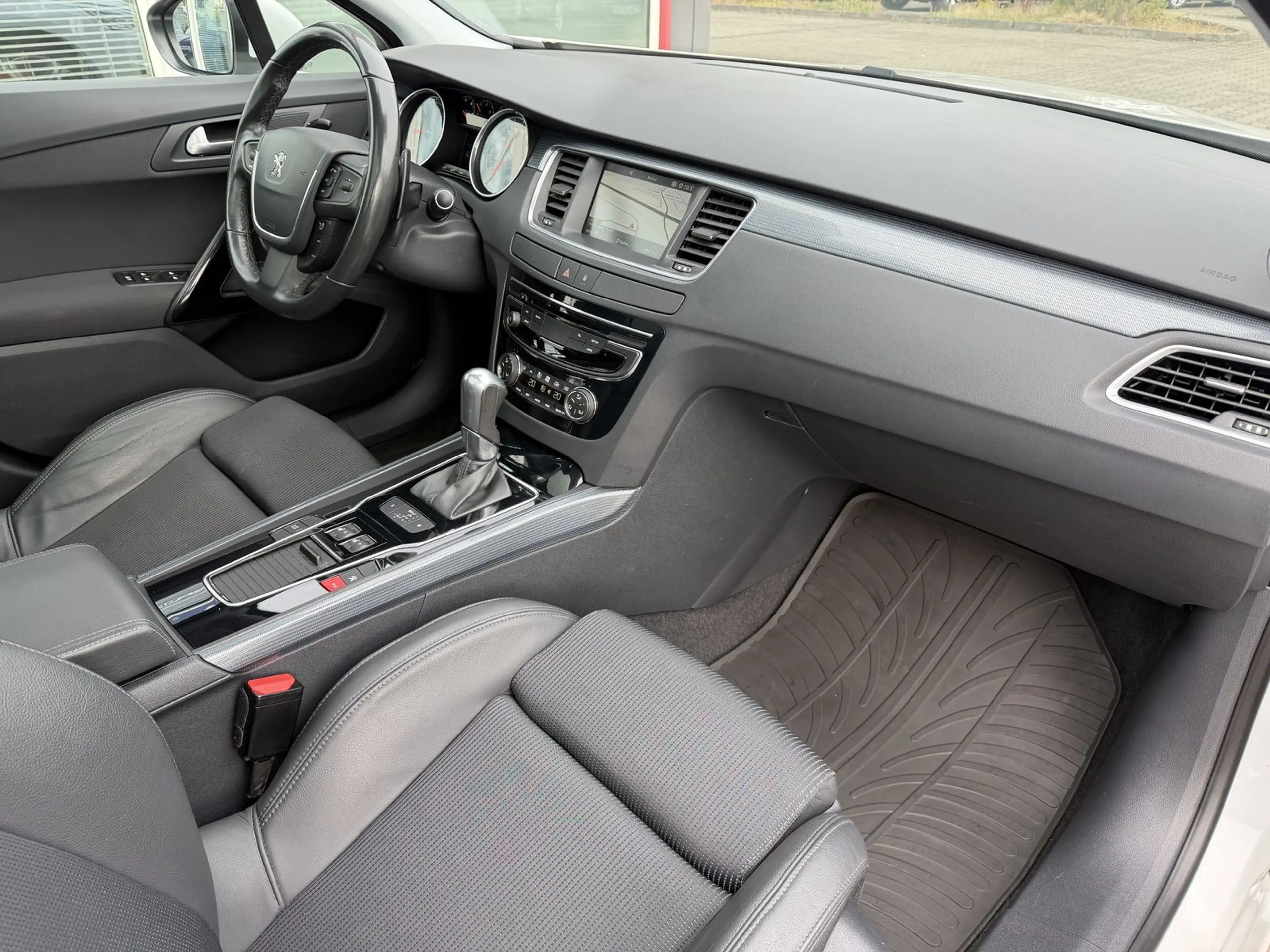 Peugeot 508 2.0 AT Blue HDI SW Allure LED Pano Navi Voll — photo 13