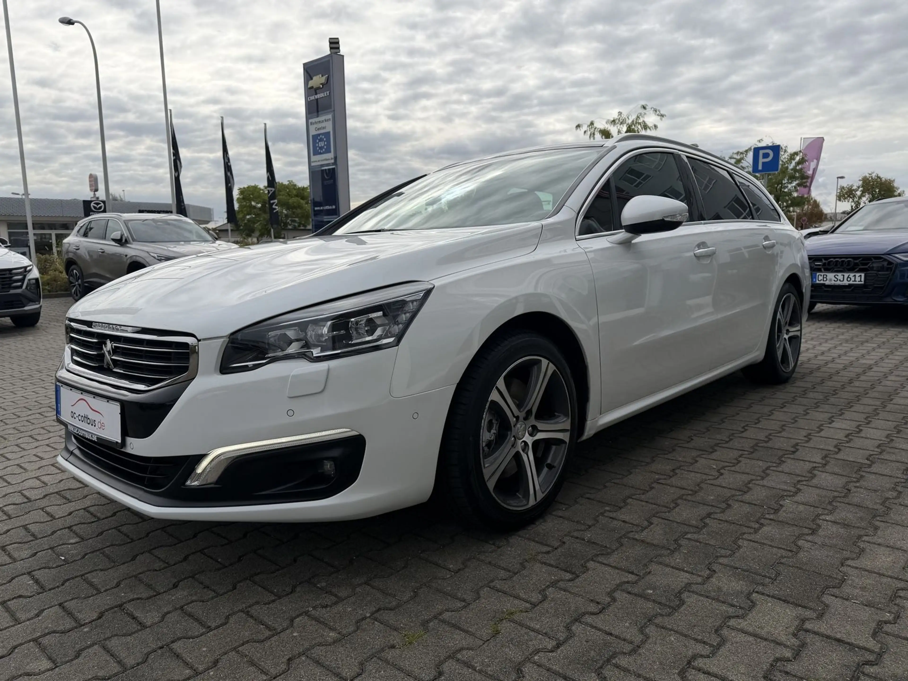 Peugeot 508 2.0 AT Blue HDI SW Allure LED Pano Navi Voll — photo 7