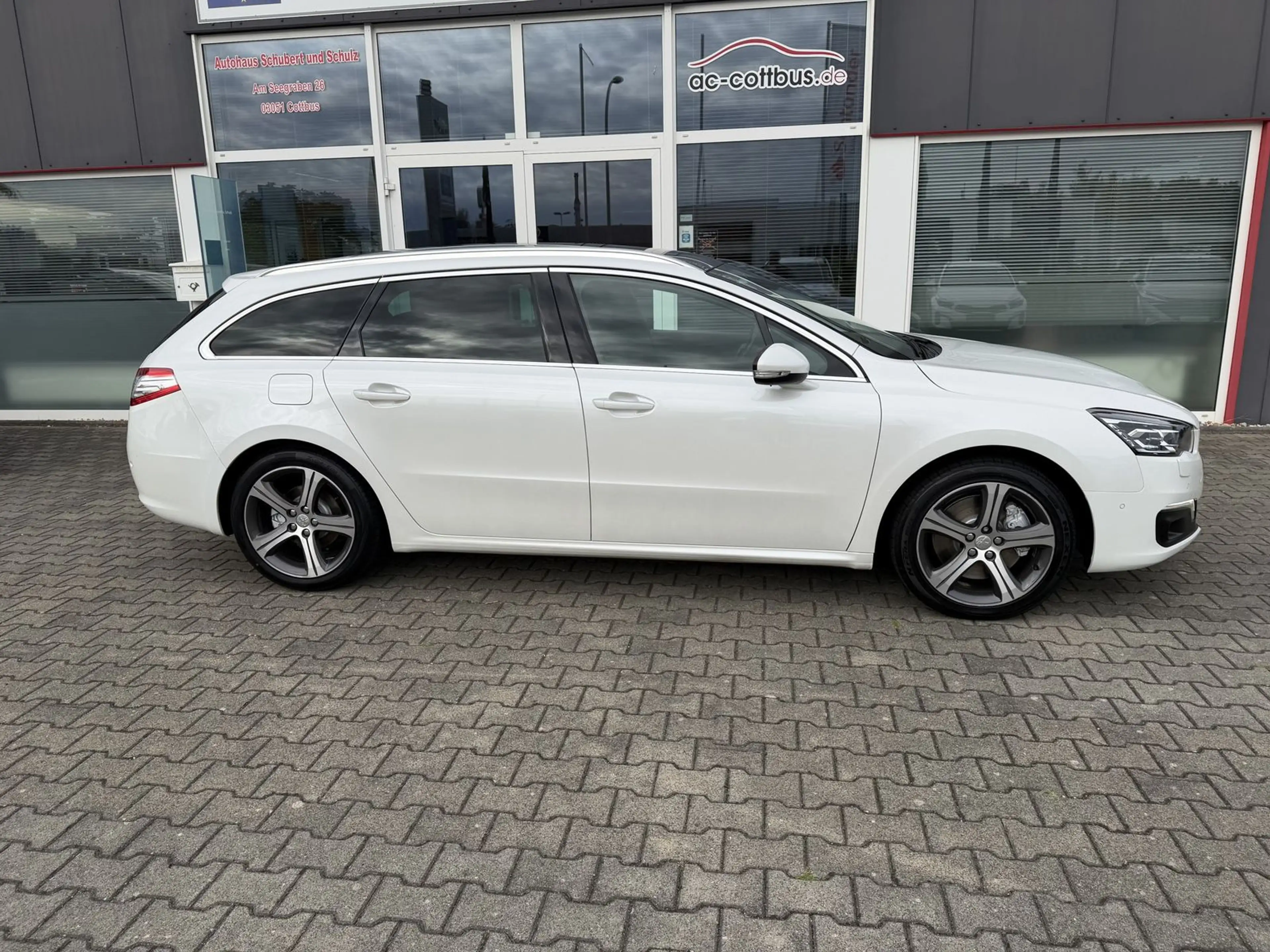 Peugeot 508 2.0 AT Blue HDI SW Allure LED Pano Navi Voll — photo 2