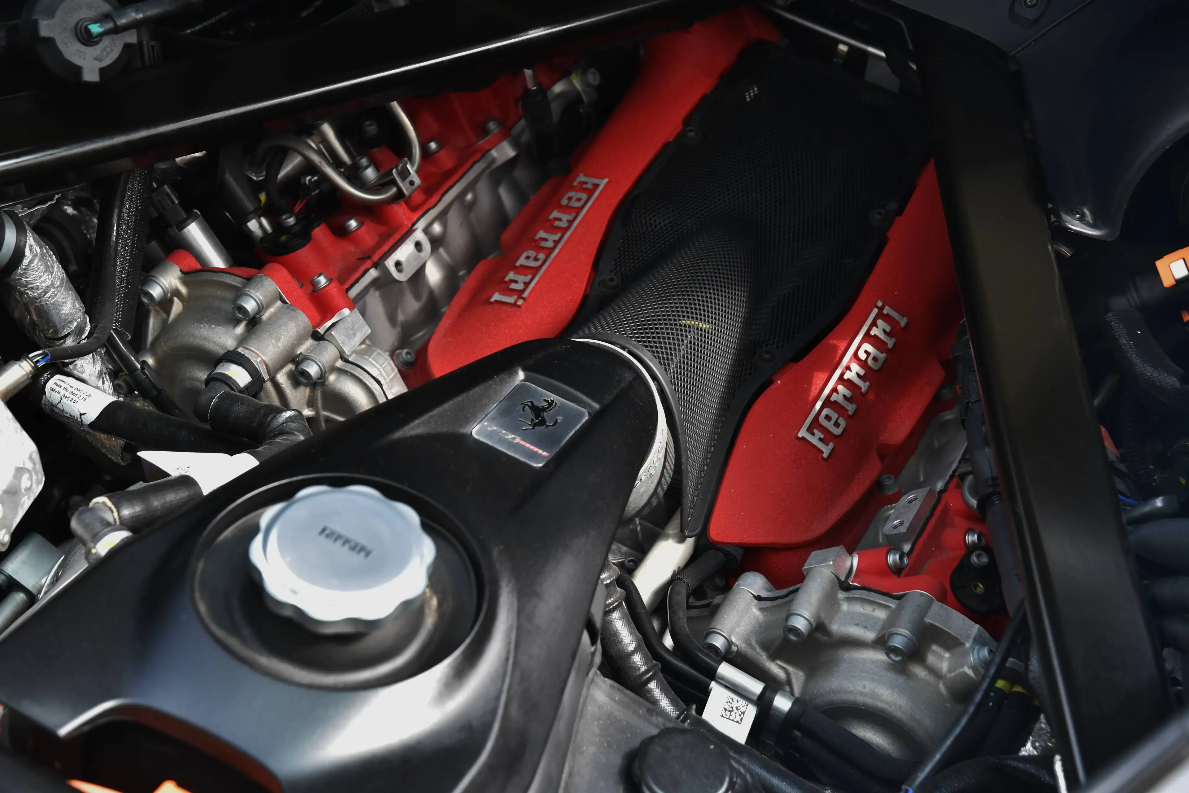 Ferrari SF90 Stradale 4.0 TURBO V8 F1 PHEV *** LIFT / CAMERA / CARBON *** — photo 6