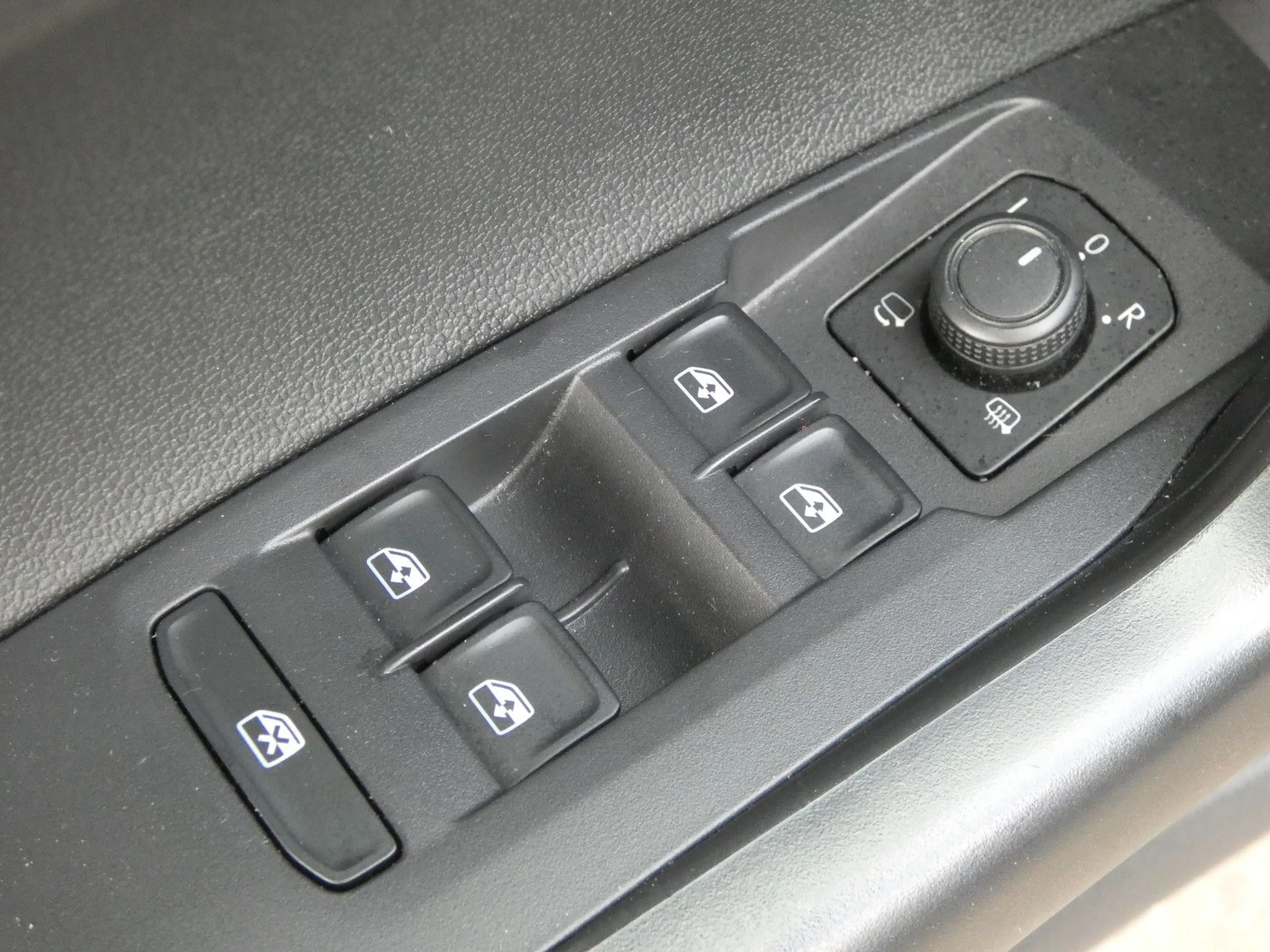 Volkswagen Taigo 1.0 TSI Life 1-Hand LED Navi Virtual SHZ — photo 19