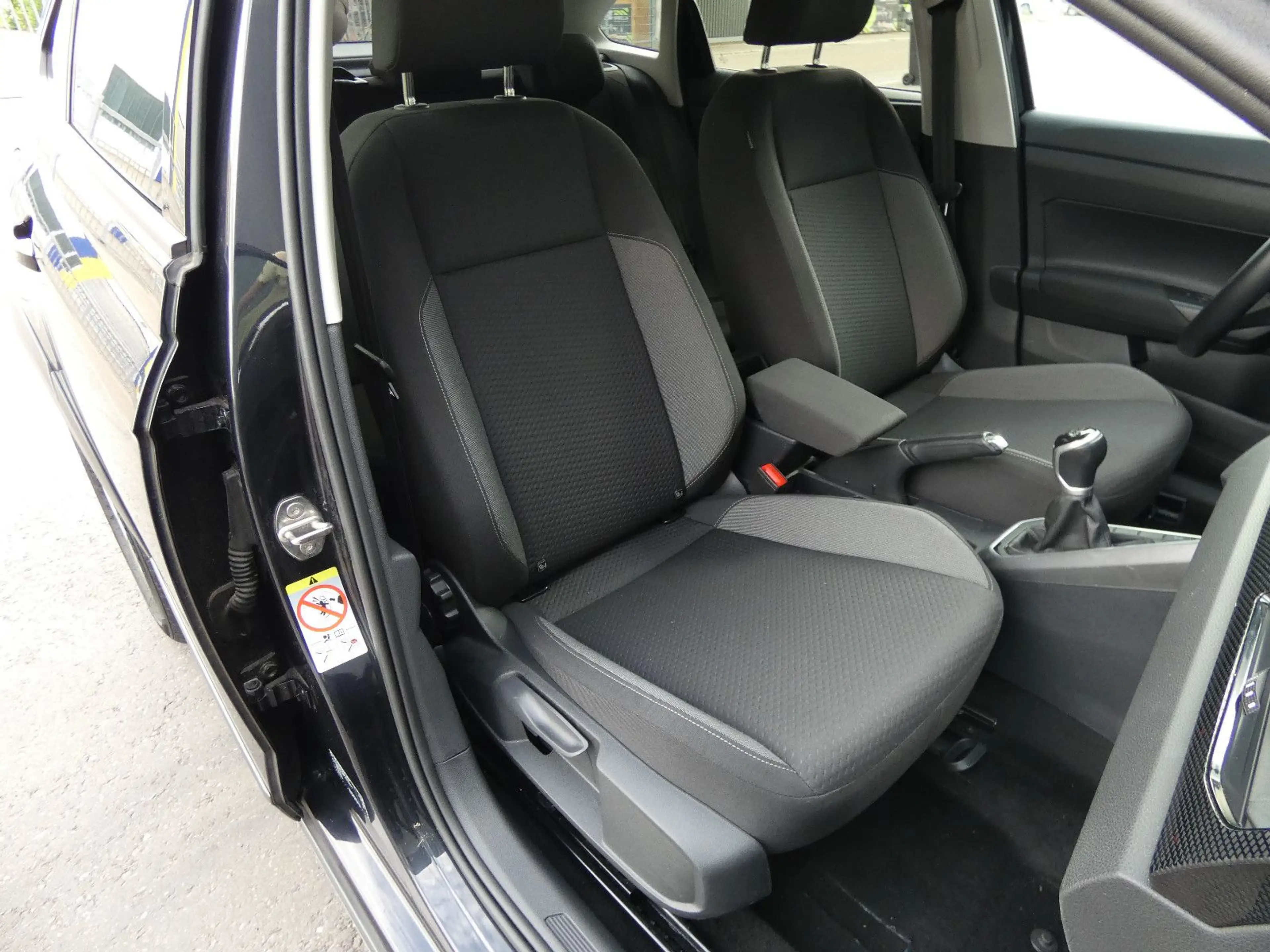 Volkswagen Taigo 1.0 TSI Life 1-Hand LED Navi Virtual SHZ — photo 6