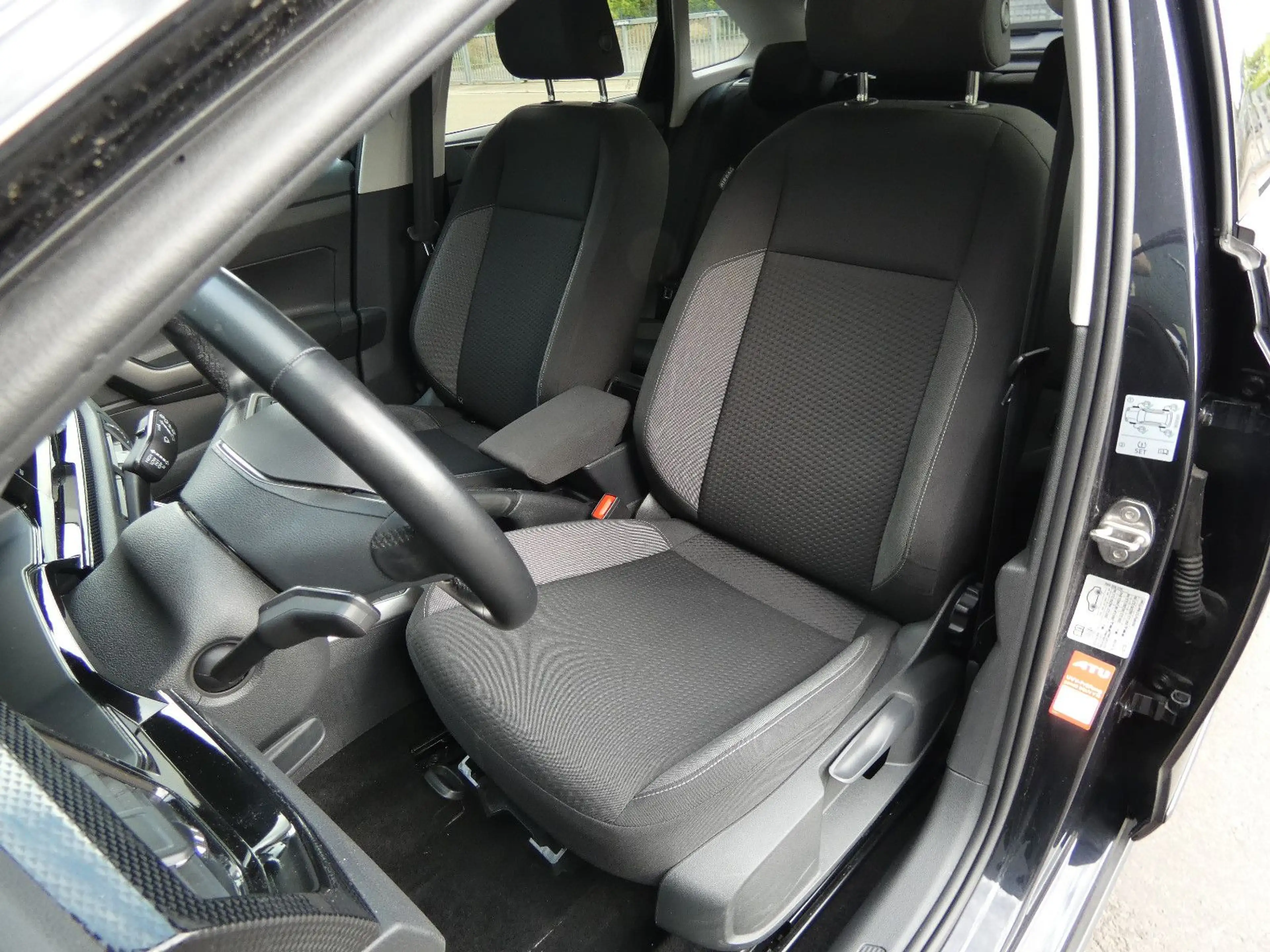 Volkswagen Taigo 1.0 TSI Life 1-Hand LED Navi Virtual SHZ — photo 5