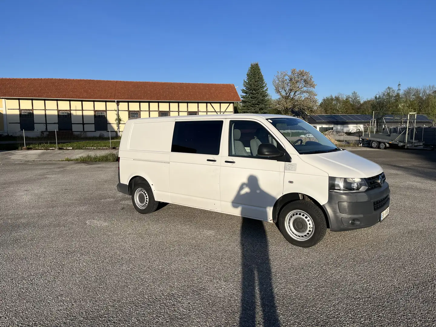 Volkswagen T5 5-Sitzer, Langer Radstand, Standheizung, Bett Weiß - 1
