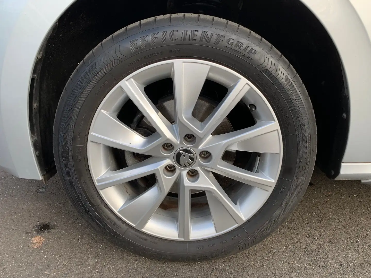 Skoda Kamiq 150PS Style LED/AppConnect/Sitzh./AHK/PDC Silber - 2