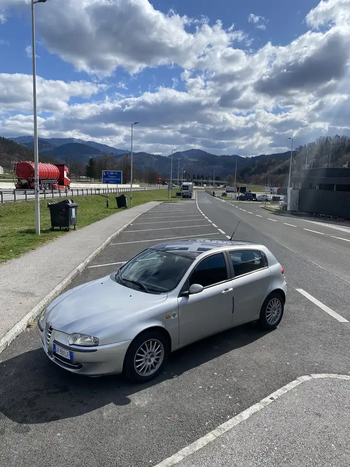 Alfa Romeo 147 5p 1.6 ts Distinctive 105cv, foto 2