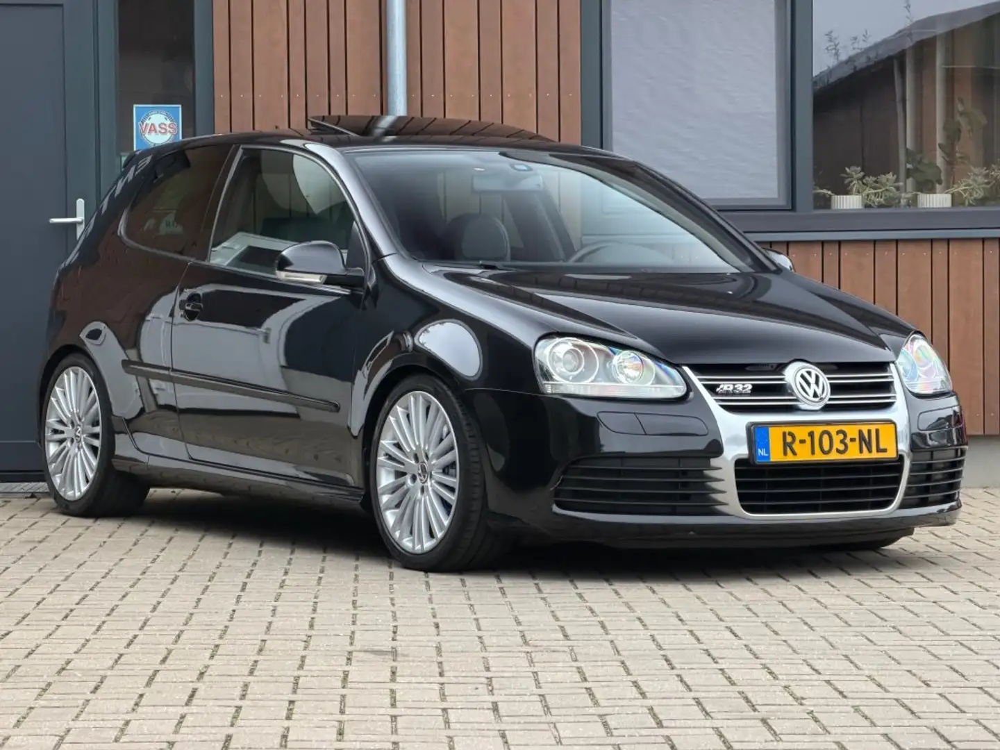 Volkswagen Golf 3.2 R32 DSG Schuifdak Xenon Leder Milltek Schwarz - 2