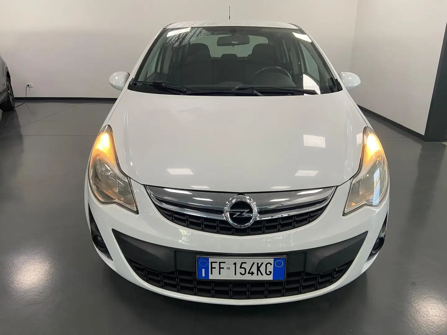 Opel Corsa Corsa IV 5p 1.2 Club Gpl-tech 85cv Bianco - 2