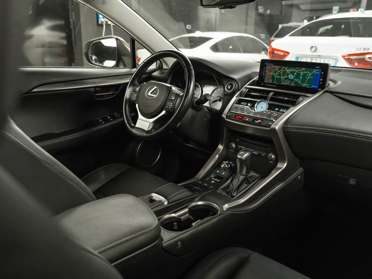Lexus NX 300h 2.5 Luxury 4x4 155ch - 1 ère main - Carplay - Led - Hayon éléctrique - Euro 6