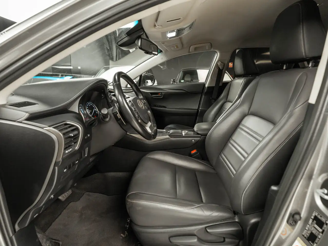 Lexus NX 300h 2.5 Luxury 4x4 155ch - 1 ère main - Carplay - Led - Hayon éléctrique - Euro 6