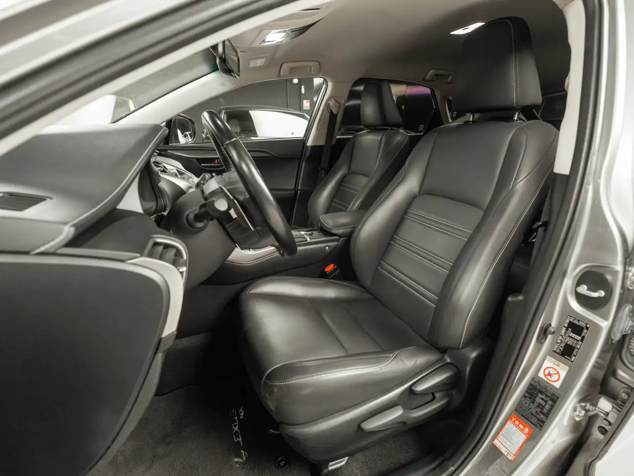 Lexus NX 300h 2.5 Luxury 4x4 155ch - 1 ère main - Carplay - Led - Hayon éléctrique - Euro 6