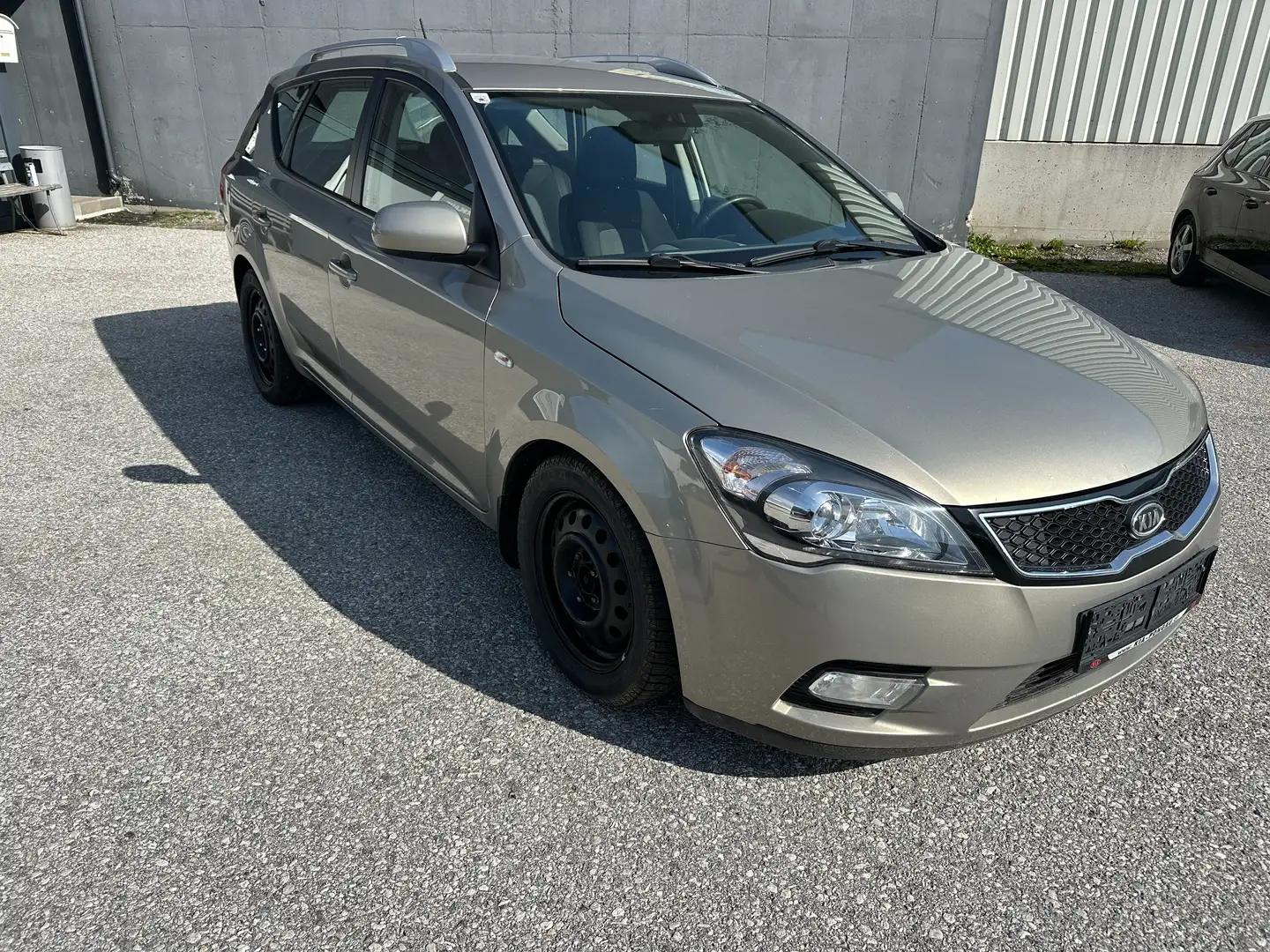Kia Ceed SW / cee'd SW 1,6 CRDi Grau - 1
