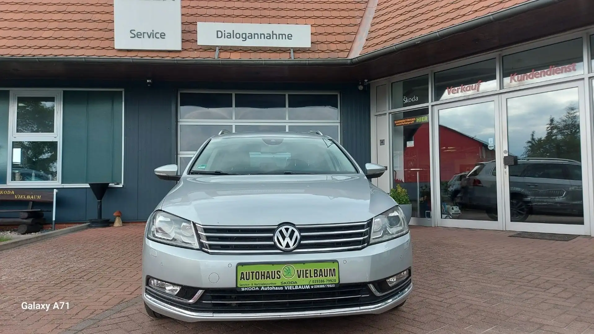 Volkswagen Passat Variant 2.0 TDI Highline BlueMotion Silber - 1
