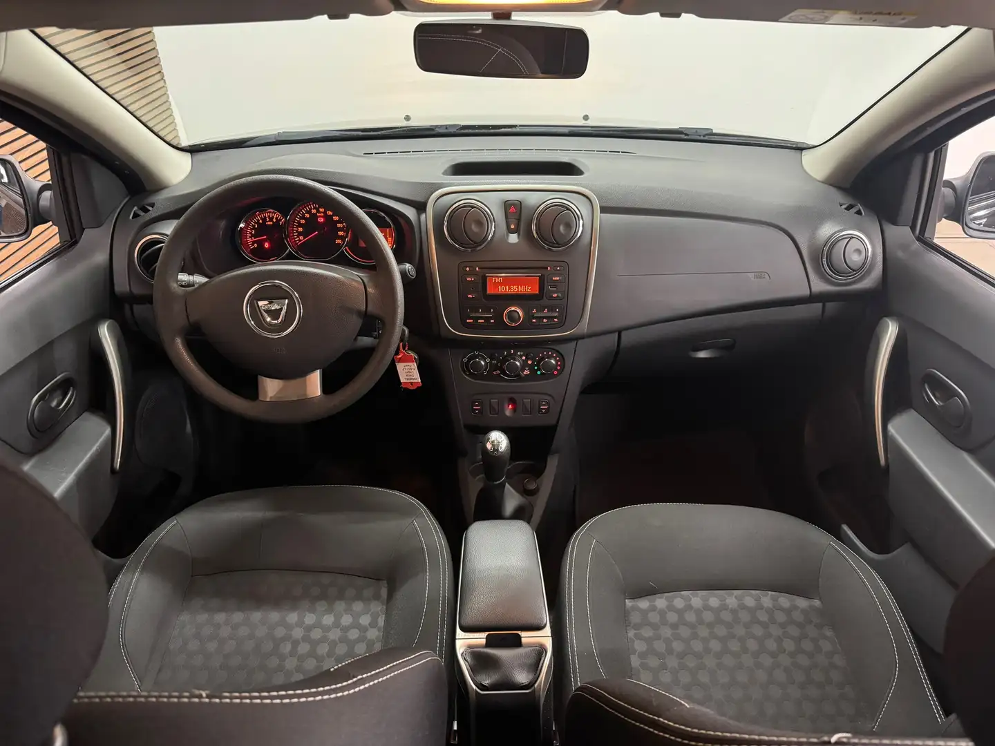 Dacia Logan MCV 0.9 TCe 10th Anniversary | Airco | Trekhaak | Zwart - 2