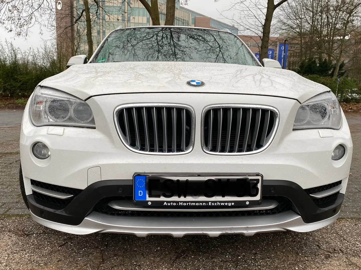 BMW X1 sDrive 18d Weiß - 1