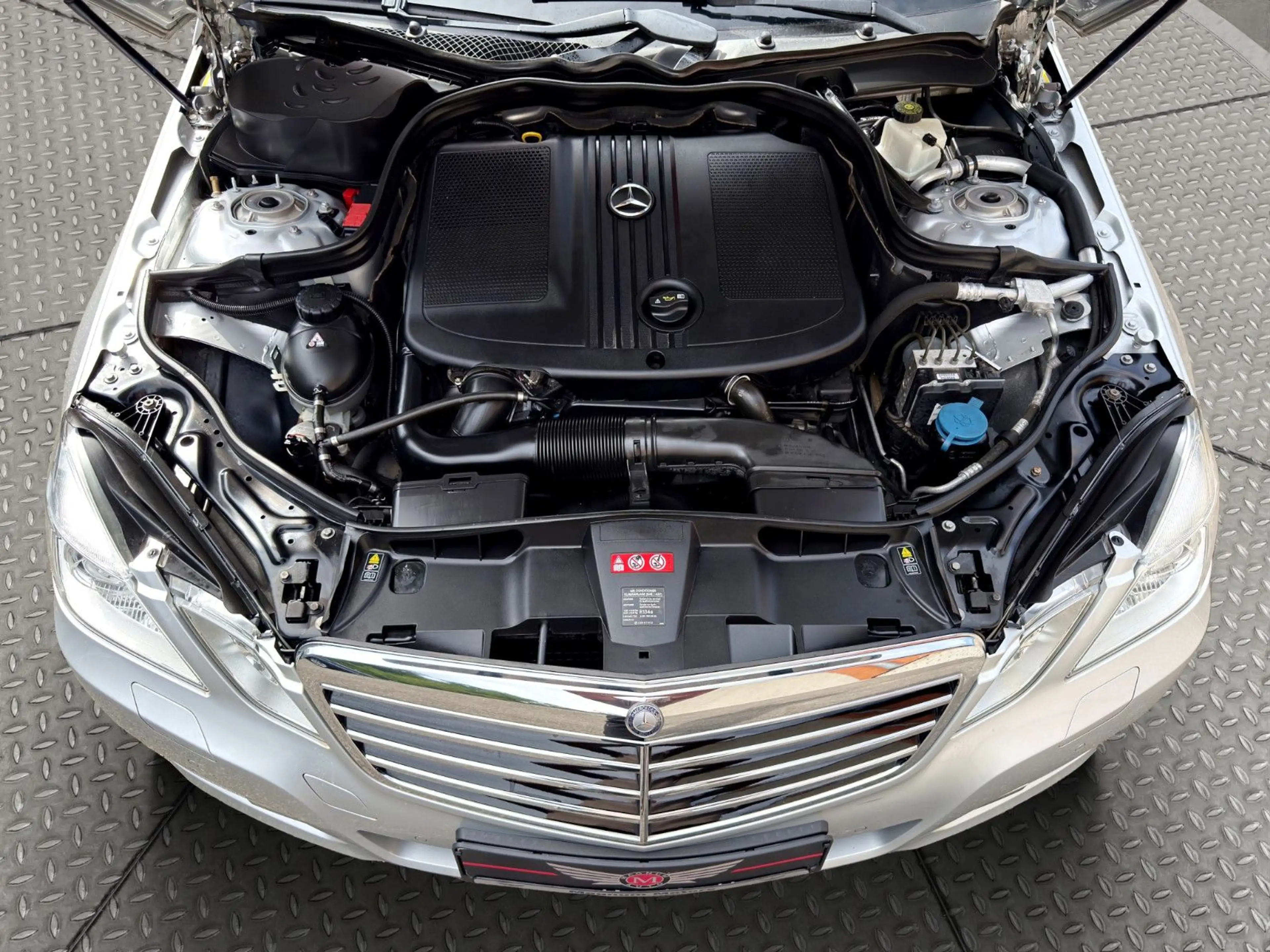 Mercedes-Benz E 220 E220 CDI AVANTGARDE *Aut.*Navi*Leder*8xBereift* — photo 10