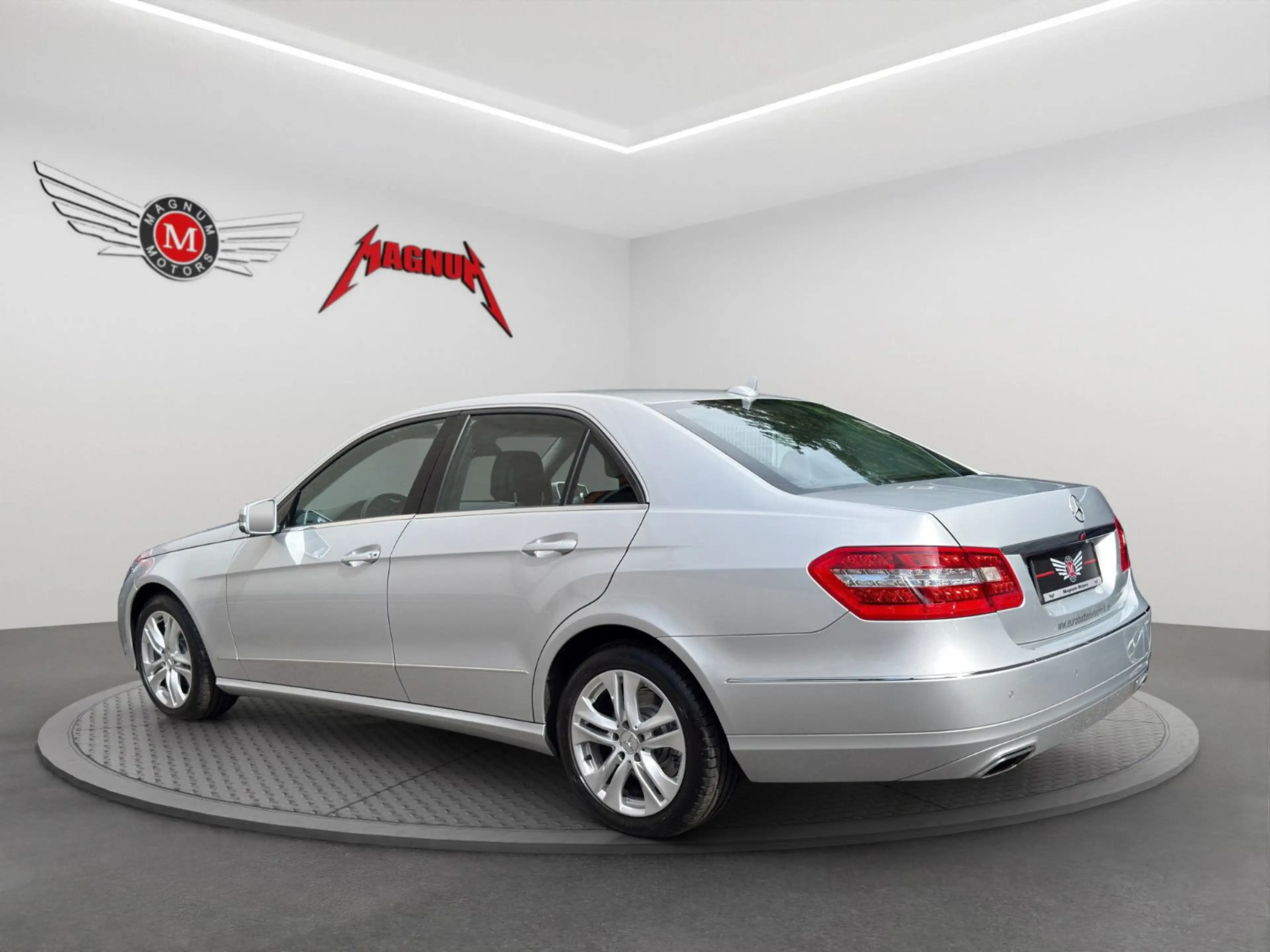 Mercedes-Benz E 220 E220 CDI AVANTGARDE *Aut.*Navi*Leder*8xBereift* — photo 4