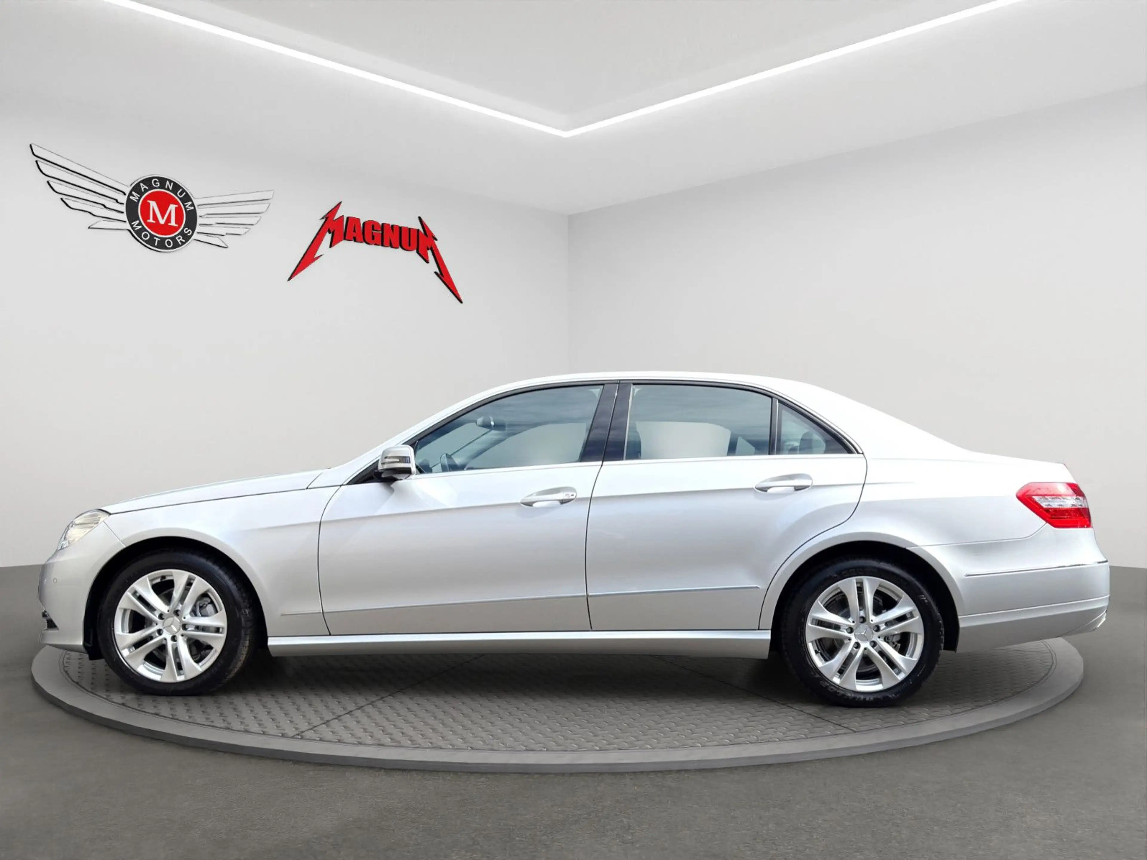 Mercedes-Benz E 220 E220 CDI AVANTGARDE *Aut.*Navi*Leder*8xBereift* — photo 6