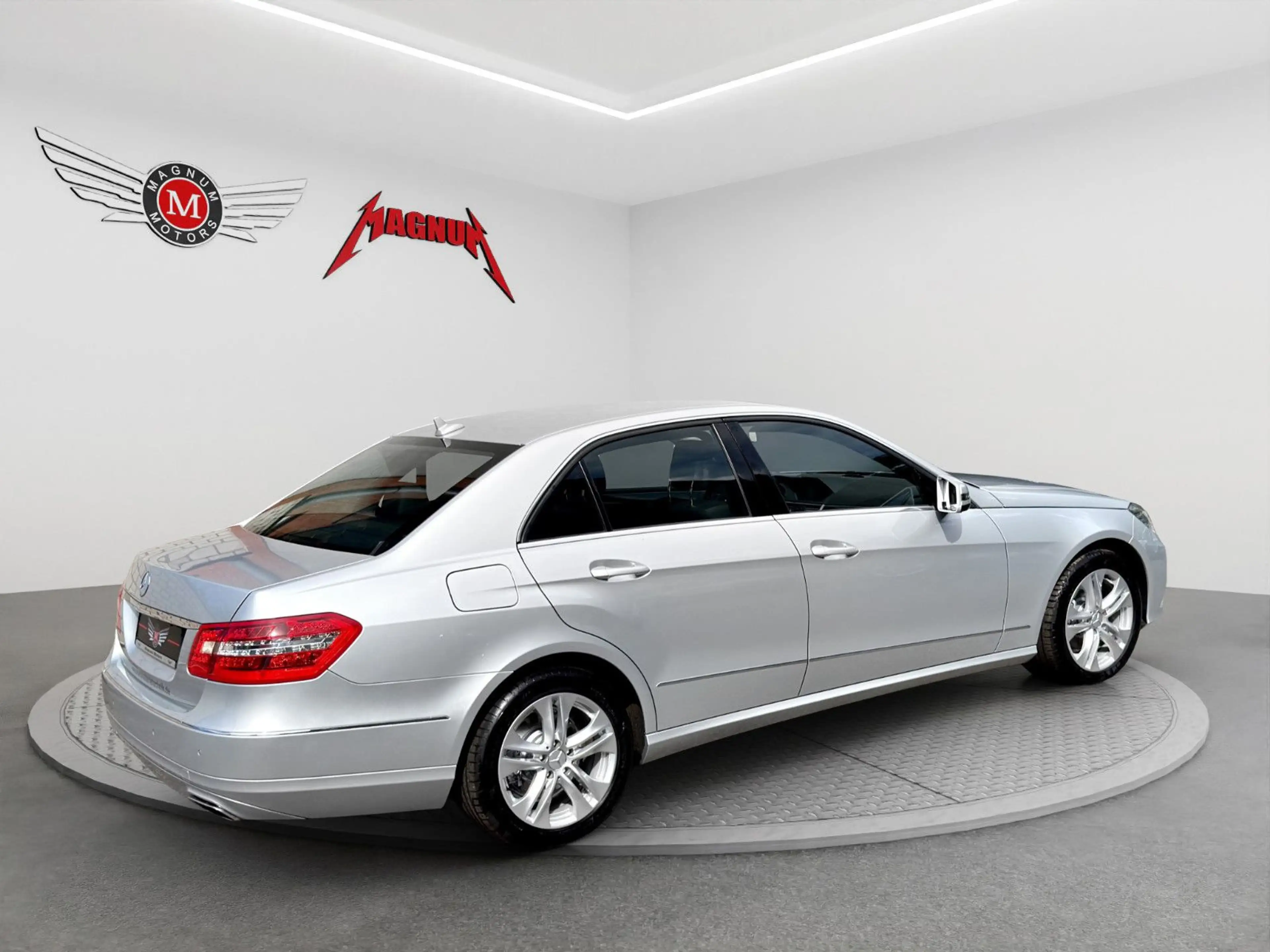 Mercedes-Benz E 220 E220 CDI AVANTGARDE *Aut.*Navi*Leder*8xBereift* — photo 5