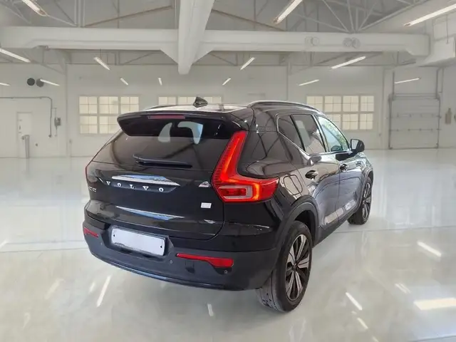 Volvo XC40 view 4