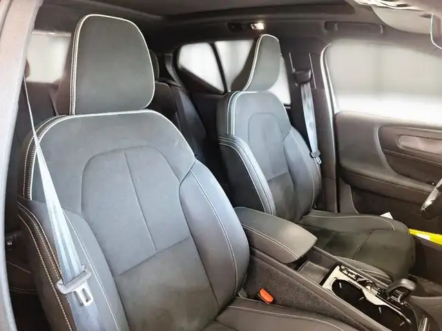 Volvo XC40 view 10