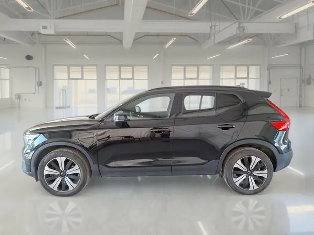 Volvo XC40 view 5