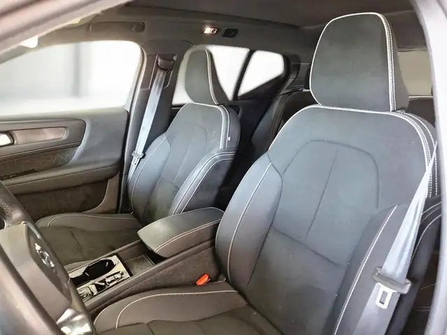 Volvo XC40 view 9