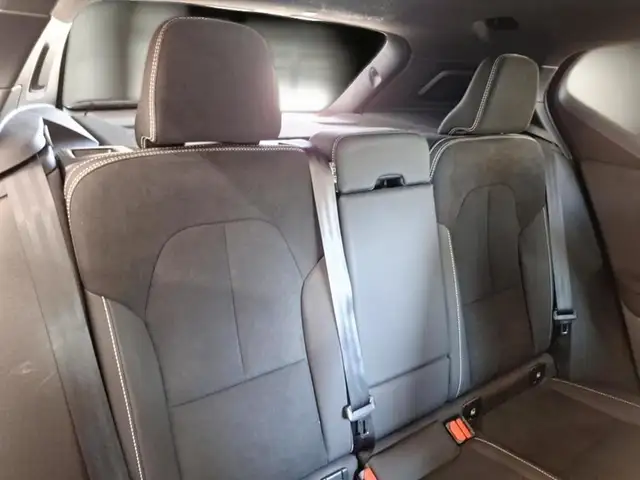 Volvo XC40 view 11