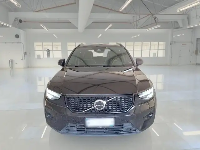 Volvo XC40 view 2
