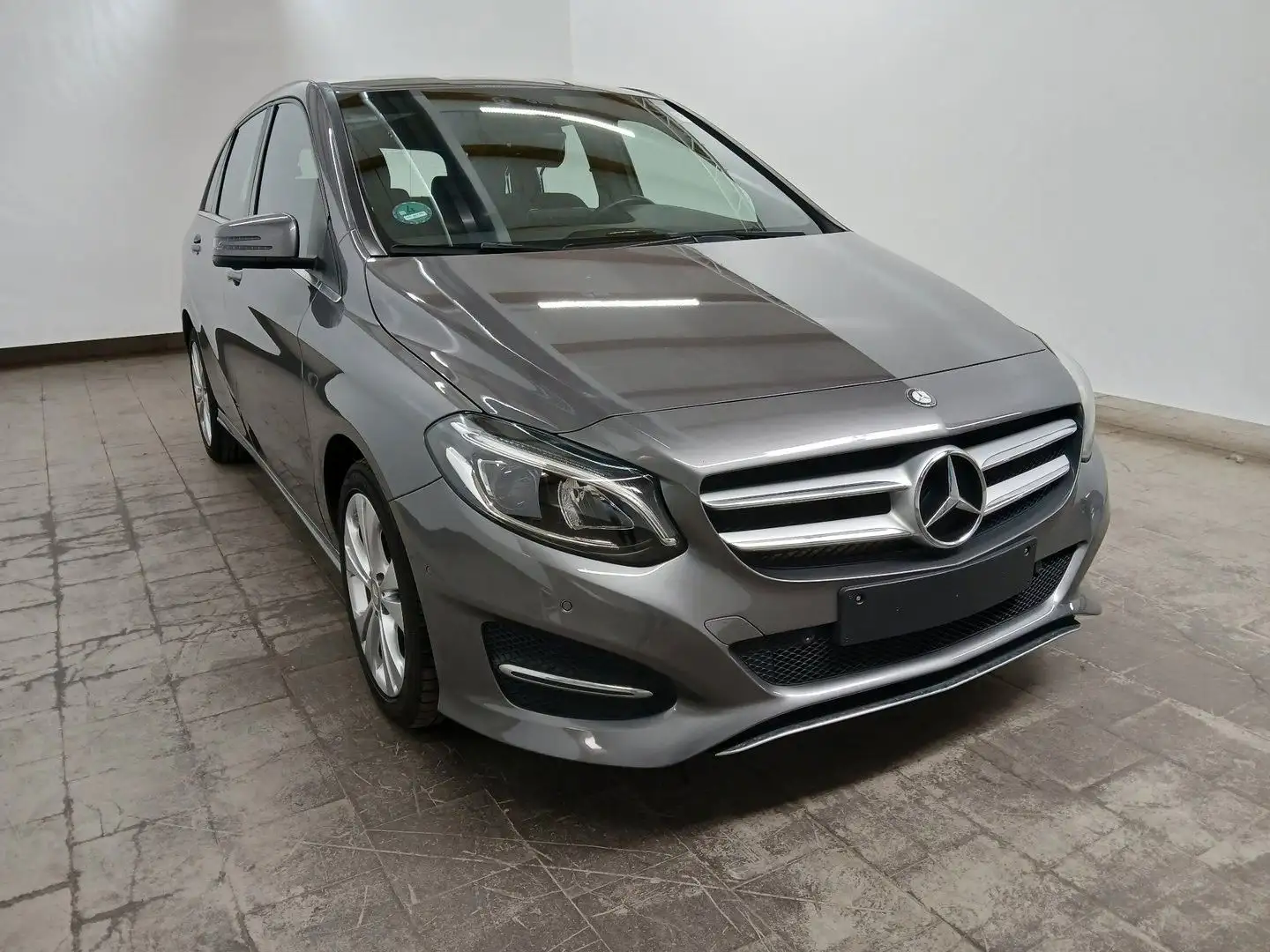 Mercedes-Benz B 200 d URBAN *LED*KAMERA*NAVI*AHK* Grau - 2