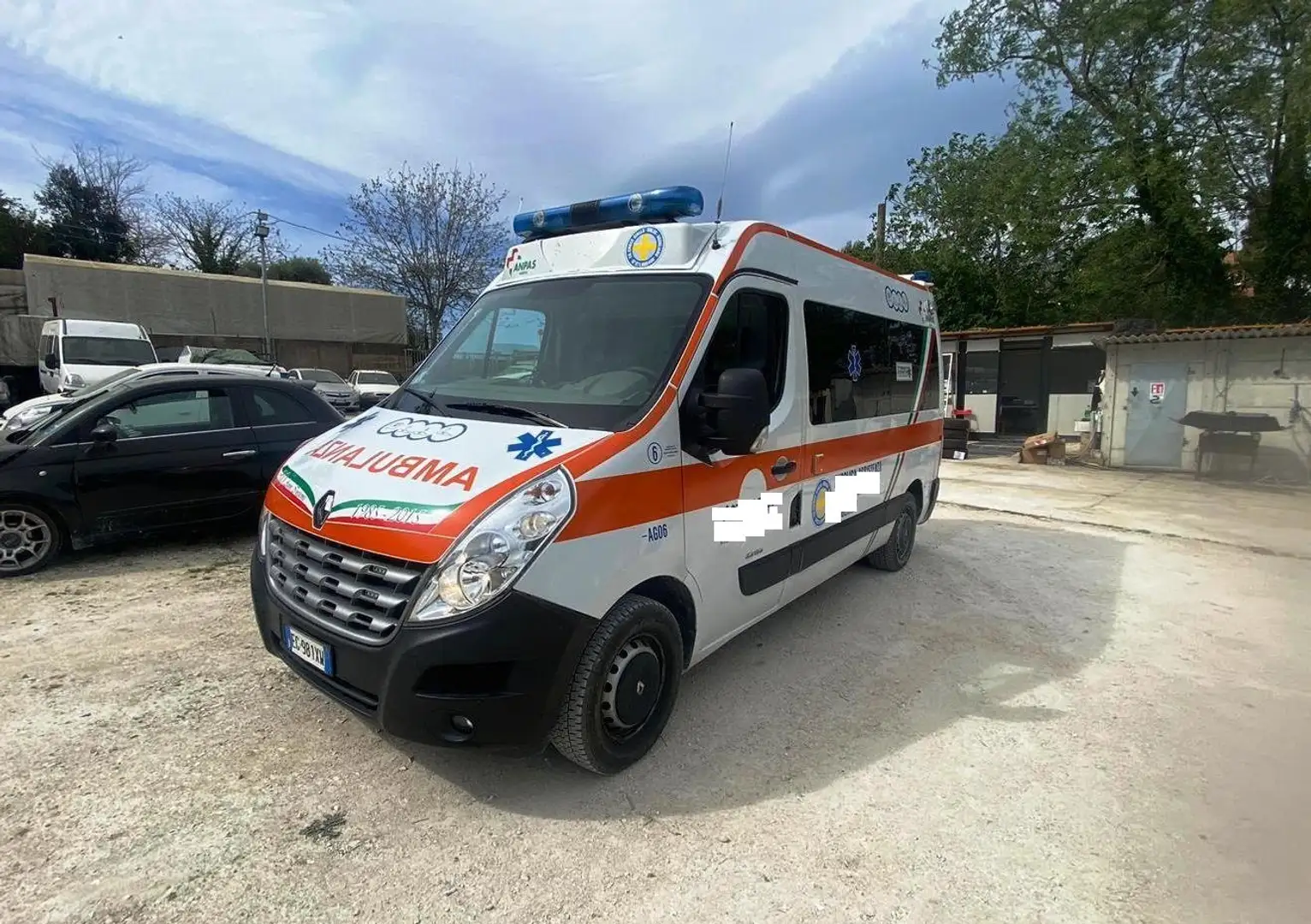 Renault Master 2.5 tdi ambulanza completa Bianco - 1