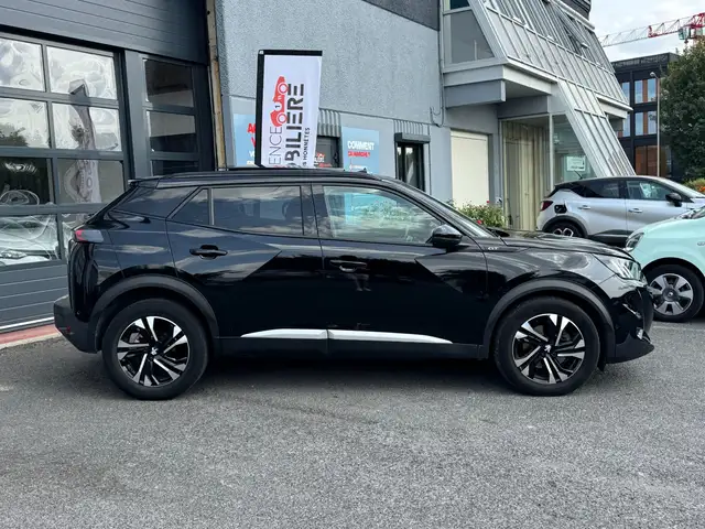 Peugeot 2008 view 5