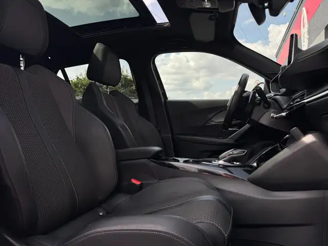 Peugeot 2008 view 9