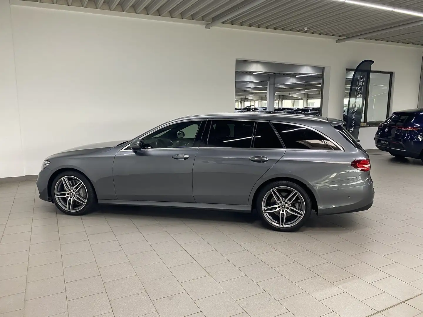 Mercedes-Benz E 400 T d 4M AMG+DISTR+PANO+19"AMG+HUD+MEMO+360° Gris - 2