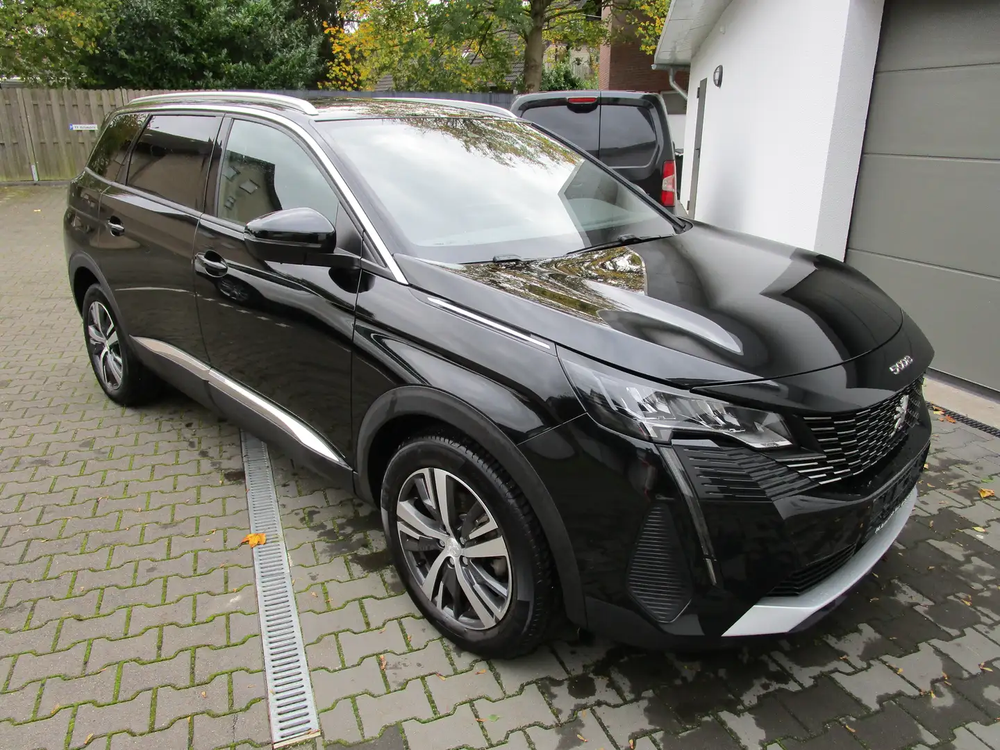 Peugeot 5008 Allure Pack*7 Sitze*LED*NAVI* Schwarz - 1