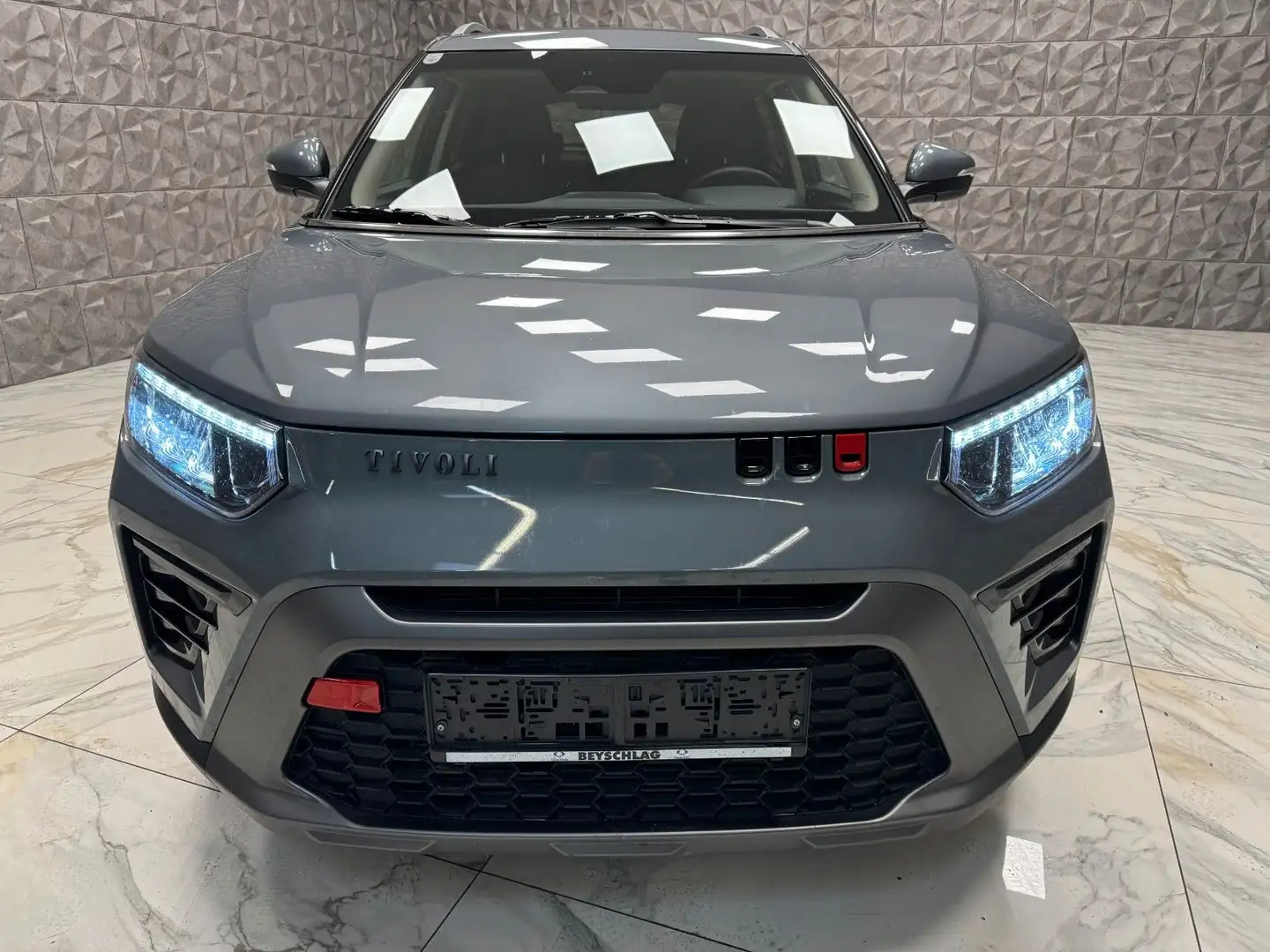 SsangYong Tivoli T-GDI Grau - 2