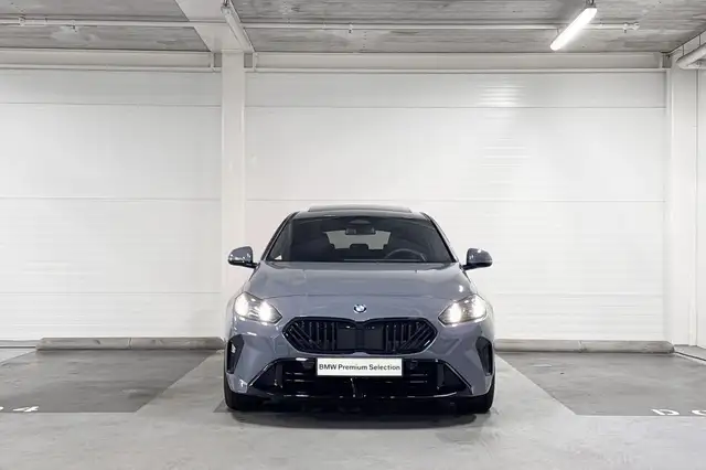 BMW 1 Series view 5