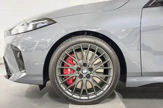 BMW 1 Series view 4