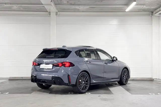 BMW 1 Series view 6