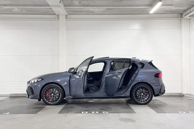 BMW 1 Series view 3