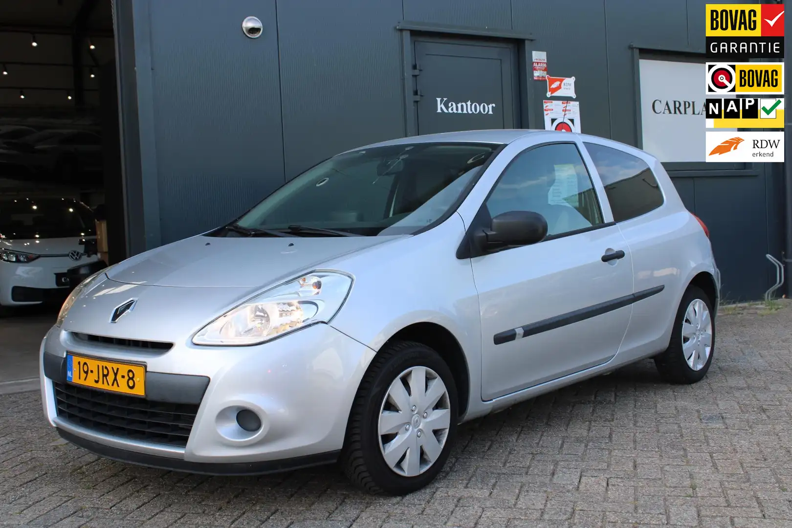 Renault Clio 1.2 Special Line Grijs - 1