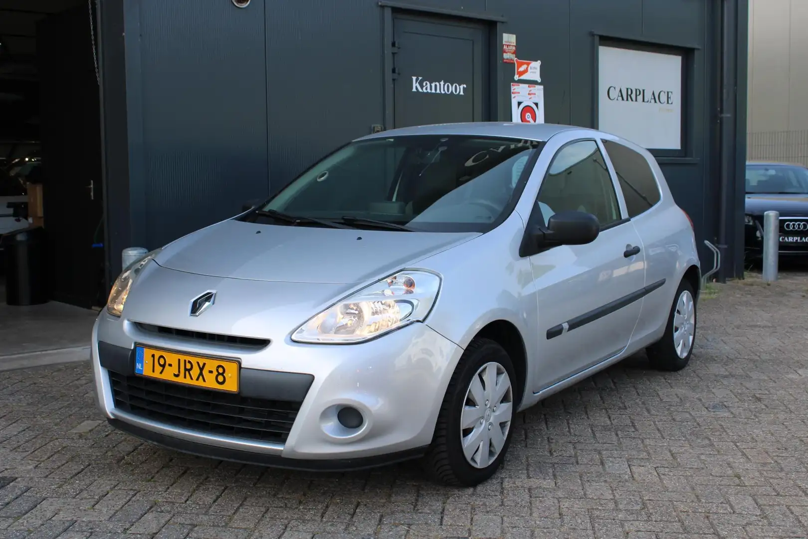 Renault Clio 1.2 Special Line Grijs - 2